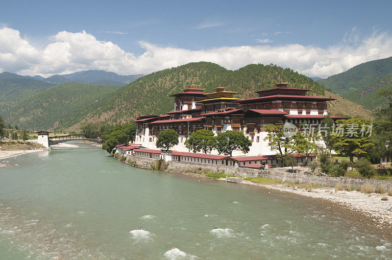 不丹的Puakha Dzong(堡垒修道院)